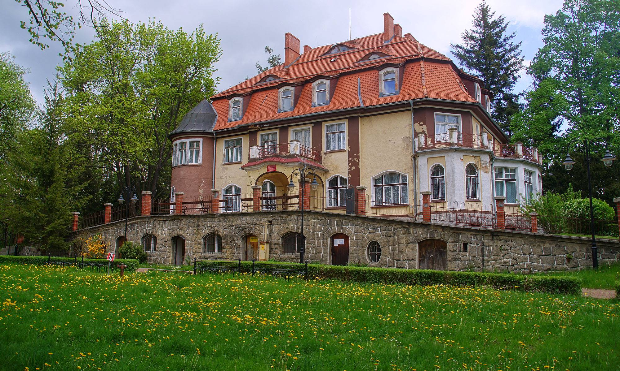 Pałac w Muchowie – Pogórze Kaczawskie